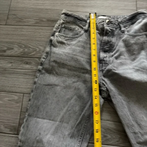 River Island|Gray high waisted,straight leg Jeans with raw hem•••size 12,staple - Picture 15 of 16